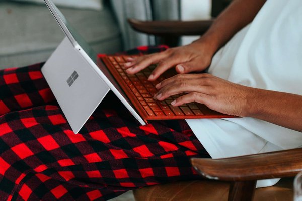 Comment choisir une tablette adaptée aux besoins des seniors ?